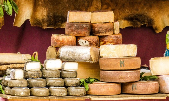 Похапването на сирене ни предпазва от кариеси