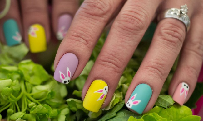 Великденски маникюр – зайци, яйца и пастелни цветове