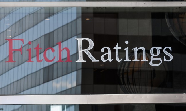 Fitch:              2025 .