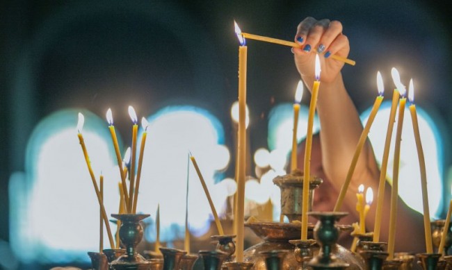 Православната църква отбелязва Цветница, хиляди празнуват имен ден 