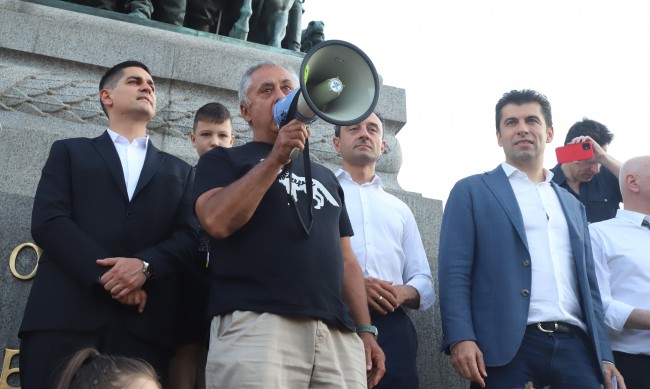 Скандалът се разраства: Петков намеси Пашата, Русев го заплашва със съд