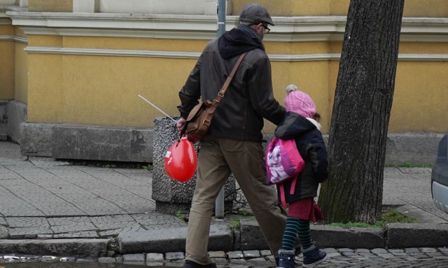 Населението на България продължава да намалява и да застарява