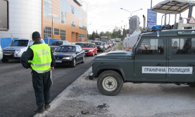 Българо-румънски полицаи ще регулират трафика по границите за Великден 