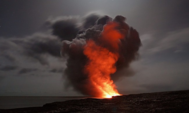Най-висока степен на предупреждение заради вулкана Руанг