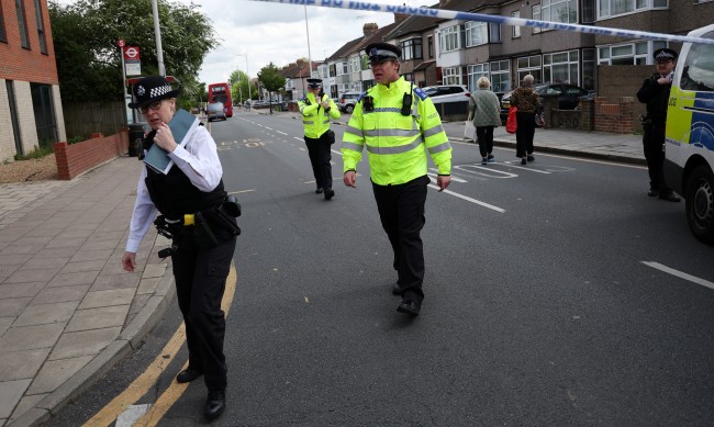 Въоръжен с меч уби 13-годишно момче в Лондон