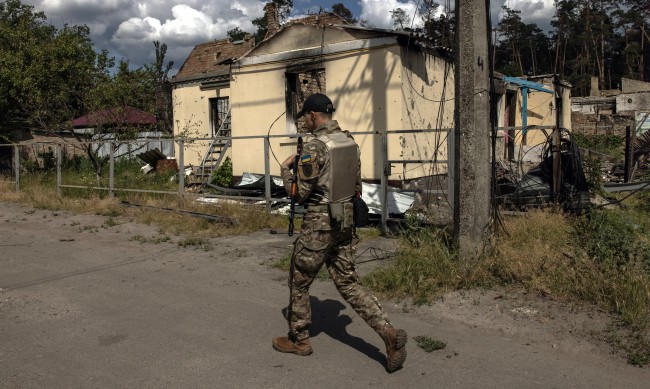 Украинските сили в Часов Яр все още очакват нови боеприпаси 