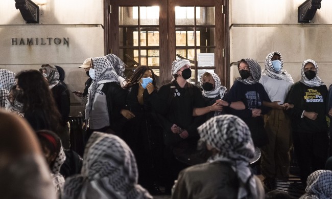 Сблъсъци в университета "Колумбия" между про-палестински и про-израелски защитници 