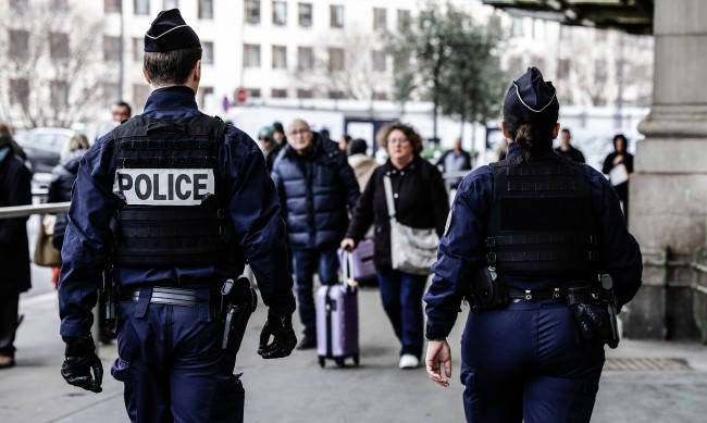 Един убит след стрелба в Париж 