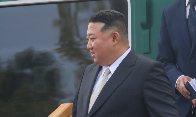 Армията от красавици на Ким Чен Ун: 25-те девственици са част от "отряда за удоволствия" на диктатора