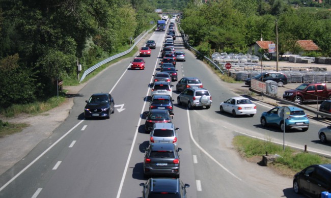 Великденското завръщане: Тежък трафик по магистралите с леки инциденти 