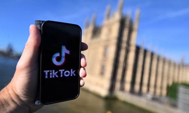 Ще последва ли TikTok съдбата на MySpace и Tumblr при продажба? 