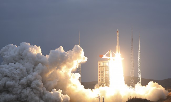 Китай осъществи първи полет на екологична ракета