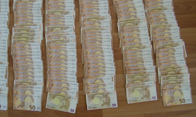 От печатница в Неапол иззеха 48 млн. фалшиви евро от по 50 евро