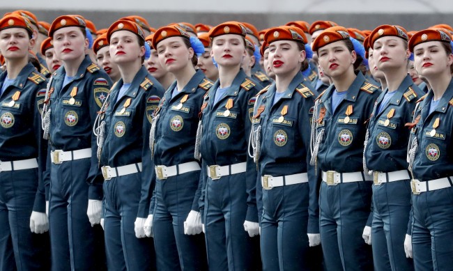 Започнаха военните паради в Русия за Деня на победата