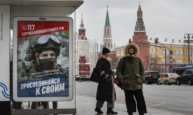 Руснаците вече се примиряват, приемат "нашата обща война", която Путин запали 