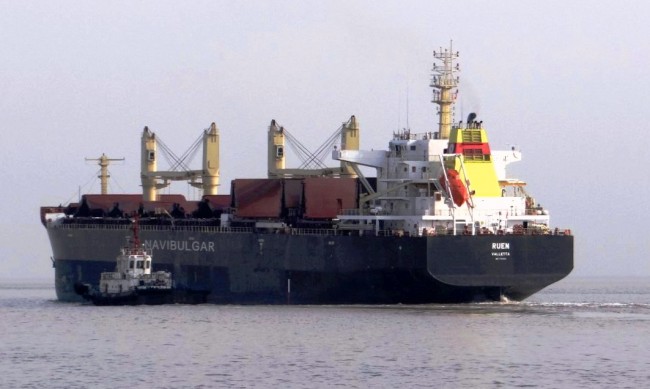 Корабът "Руен", освободен от пиратски плен, вече е във Варна
