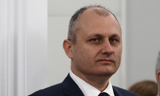 Министър Мундров не очаква проблем с машинното гласуване