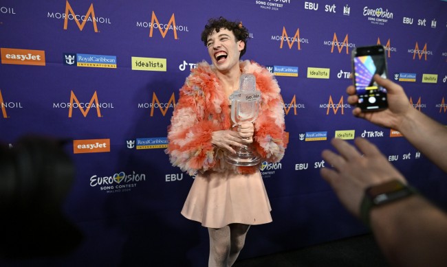 24-годишен и небинарен: Швейцарският певец Немо спечели "Евровизия"