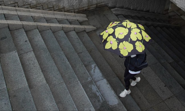Синоптик: Времето остава хладно за май, с валежи