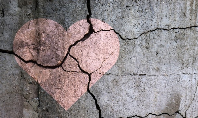 Кои са 10-те признака на емоционалната дистанция в любовта?