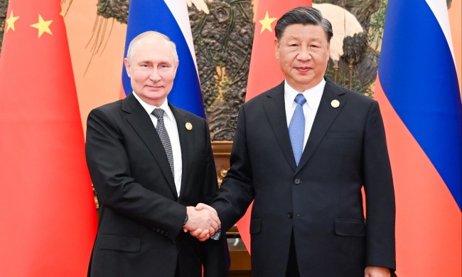 Путин пристигна в Пекин, първа президентска визита
