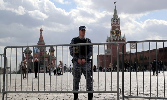 Задържан в Русия US войник се призна за виновен за кражба