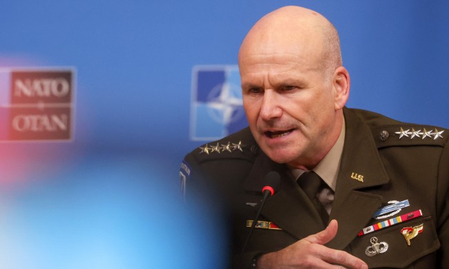 Висш военен от НАТО: Русия няма достатъчни сили за голям пробив в Украйна