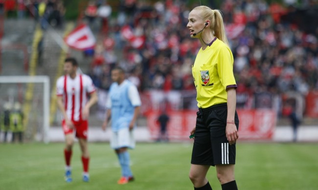 Исторически момент: За първи път жена ще свири мач в Първа лига