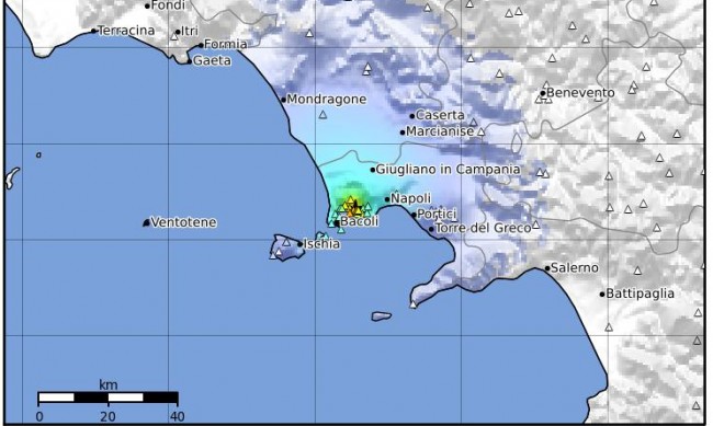 Тревога в Италия: 150 земетресения само за ден разлюляха Неапол 