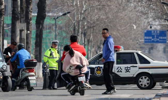Психично болен уби с нож 8 души в Китай