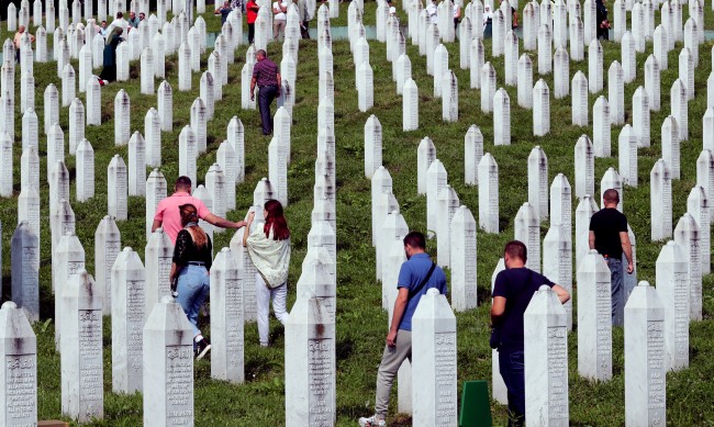 Реакциите: Чия "победа" е резолюцията на ООН за геноцида в Сребреница?