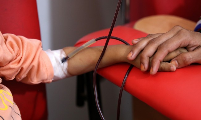 Кръвен скандал на Острова: Над 30 000 заразени след кръвопреливане 