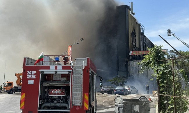 Три жени и мъж са в болница след пожара във Варна