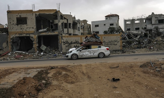 "Хамас" обвини Израел за убийството на 35 души край Рафах