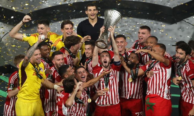 Олимпиакос донесе на Гърция първи европейски трофей във футбола