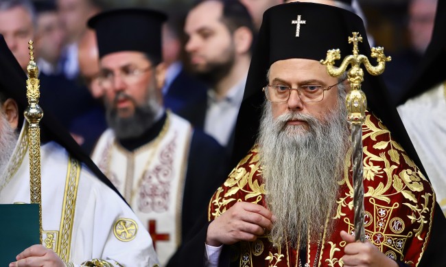 Руската църква се скара на наши владици, служили с украински