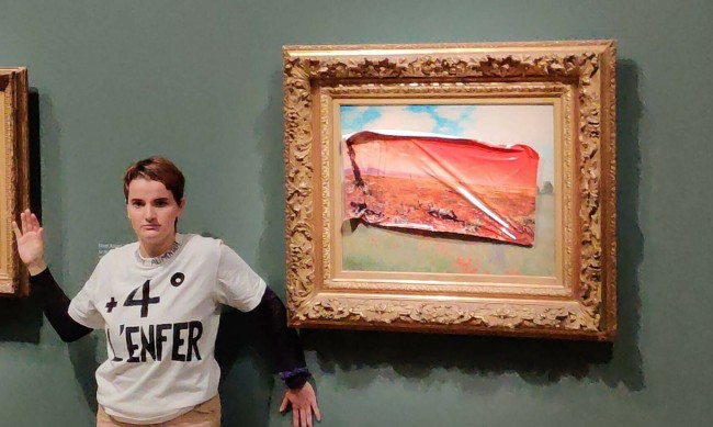 Активист атакува картина на Моне в Париж, арестуваха го