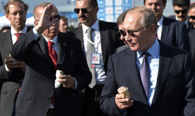 Тайните на диетата на Путин: змиорка, кефир, пъдпъдъчи яйца, дагестански коняк