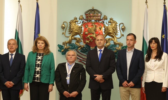 Президентът Радев връчи орден “Стара планина” на Иван Николов