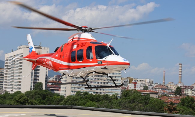 Хеликоптер превози пострадали румънци от Враца до Букурещ