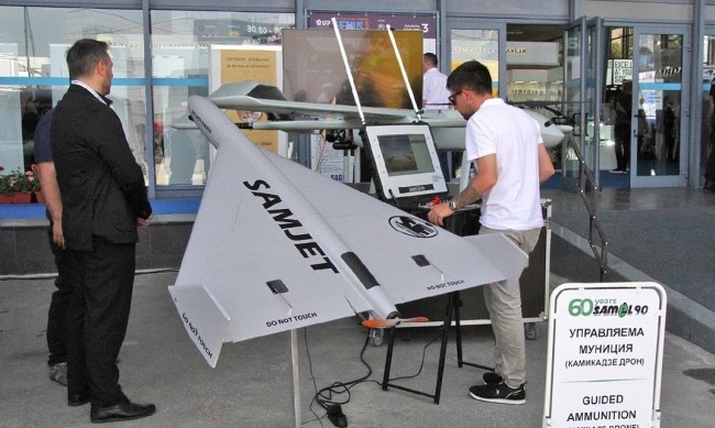 Български дрон камикадзе и брониран лаптоп са хит на изложението за военна техника