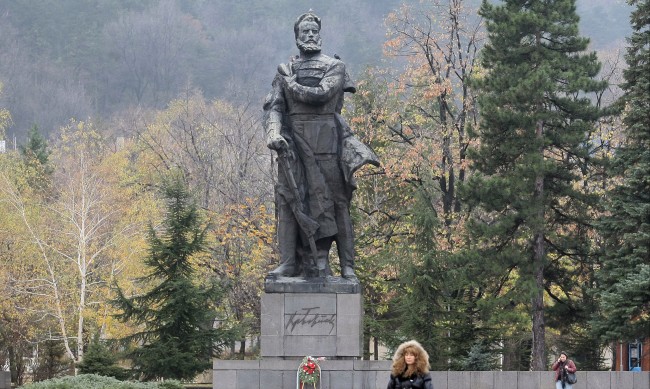 Кабинетът дава 780 000 лв. за паметника на Христо Ботев