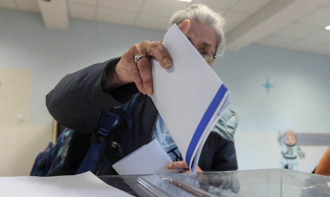 ГЕРБ печели изборите с 10% разлика, три партии събрани в половин процент