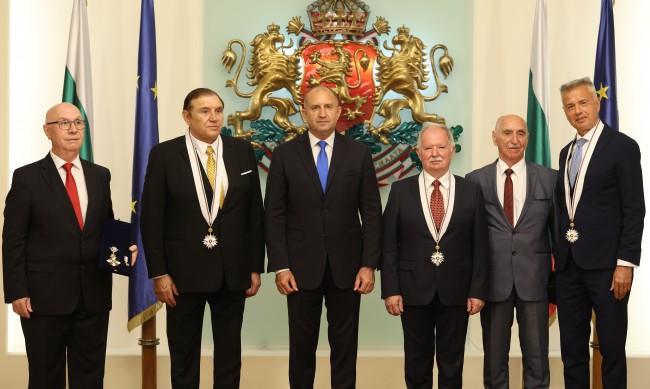 Радев връчи държавни отличия за принос към икономическото развитие 