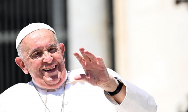 Папата ще участва на срещата на върха на Г-7 в Италия