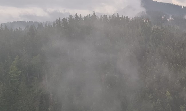 Гръмотевична буря в Родопите, Стара планина е в мъгла