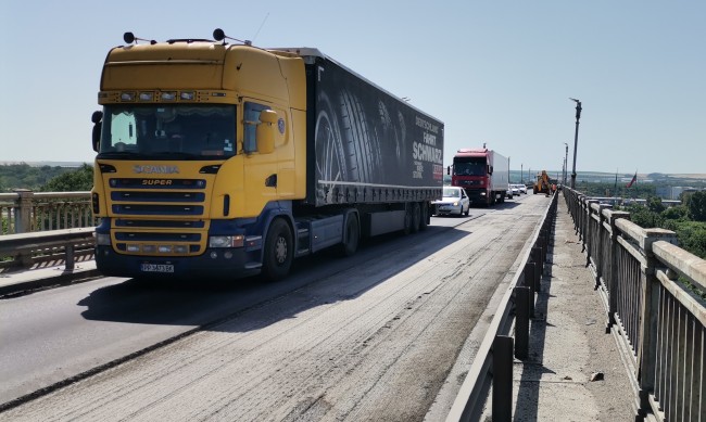 Аварийният ремонт на Дунав мост при Русе приключи