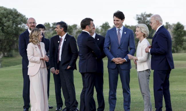 Лидерите на Г-7 пеят Happy Birthday на Олаф Шолц