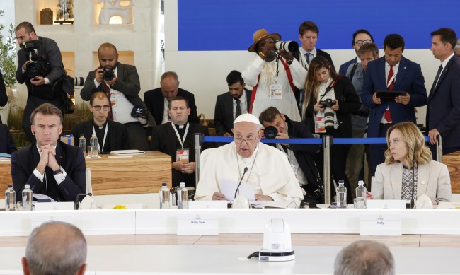 Папата: ИИ е рисков, в него няма състрадание, милосърдие, прошка