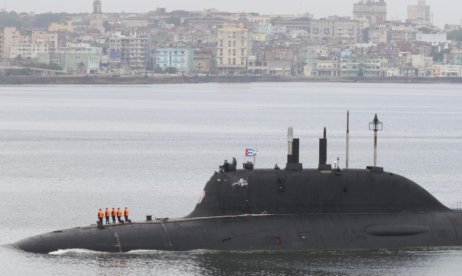 След подводници на Русия и САЩ и канадски военен кораб пристигна в Куба